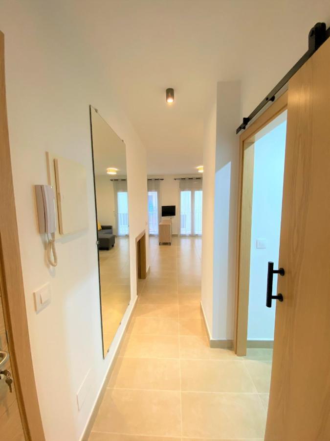 Apartment Centre *